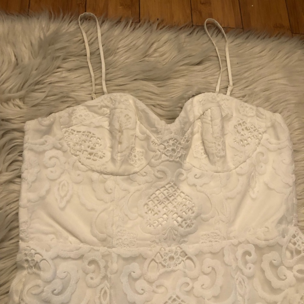 Bardot Lace Eyelet Embroidered Floral Sweetheart Tiered Hem White Dress size 10 - Picture 4 of 16